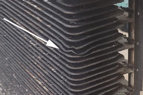 Damaged plates on a filter cell